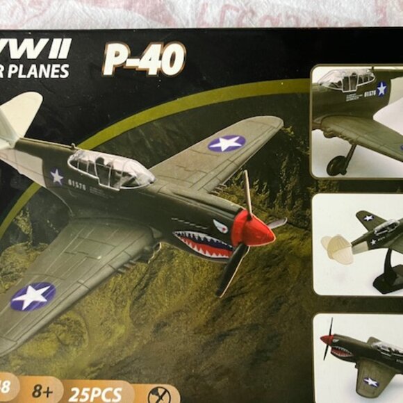 2 Model airplane kits - Picture 1 of 12